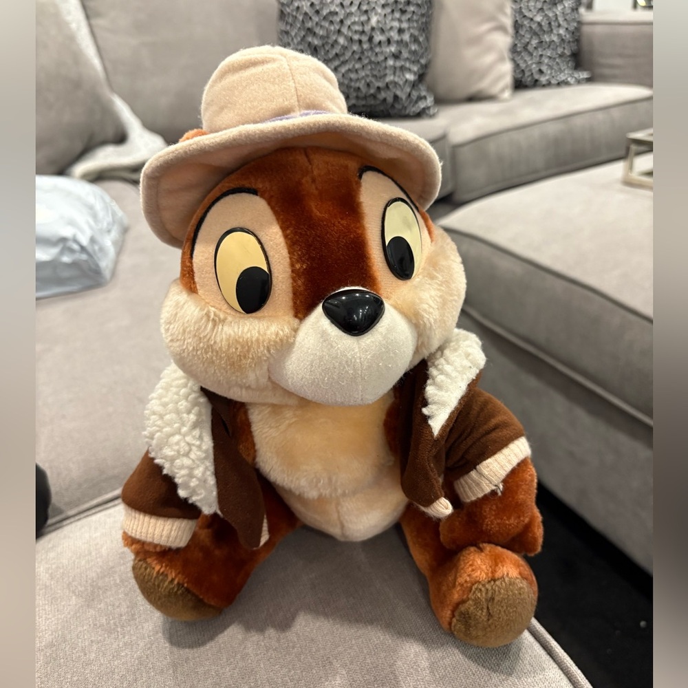 Vintage Disney land 90s chip & dale plush